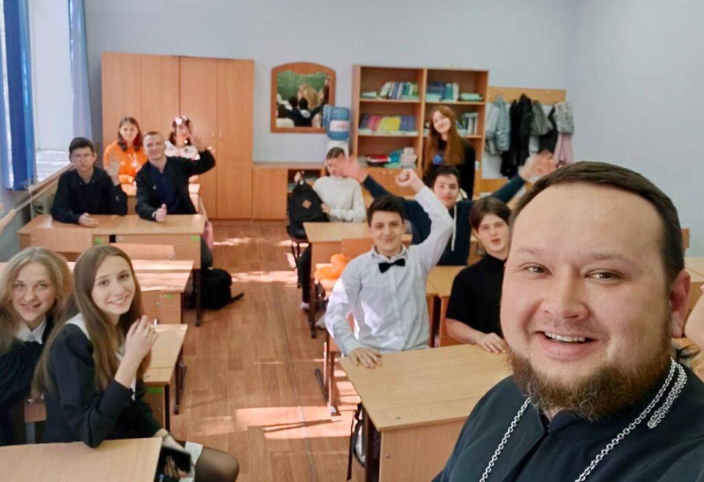 Клирик епархии посетил ставропольскую школу