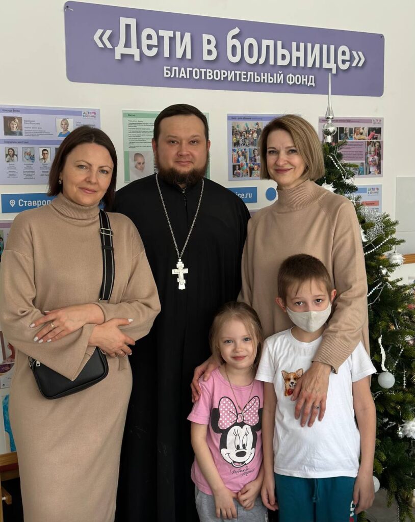 Настоятель Иверского храма города Ставрополя посетил отделение гематологии и детской онкологии Краевой больницы